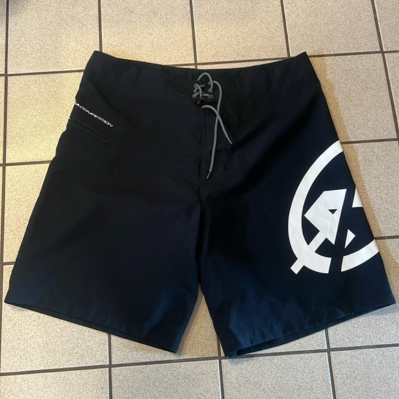 MENS NAUTICA SWIM SHORTS - 38W - Picture 1 of 6